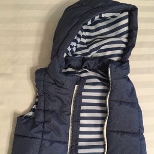 Blue puffer vest with removable hood 4-6m